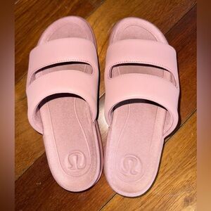 Lululemon slides